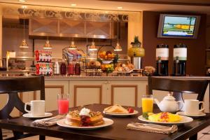 Brokastu iespējas, kas pieejamas viesiem naktsmītnē Hilton Garden Inn Tampa North