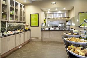 Kuchyň nebo kuchyňský kout v ubytování Hilton Garden Inn Texarkana