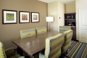 Posezení v ubytování Hilton Garden Inn Texarkana