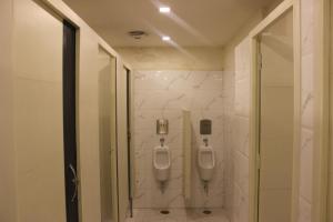 Kupatilo u objektu Joey's Hostel Delhi - 20 mins from Railway Station