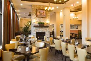 מסעדה או מקום אחר לאכול בו ב-DoubleTree by Hilton St. Augustine Historic District