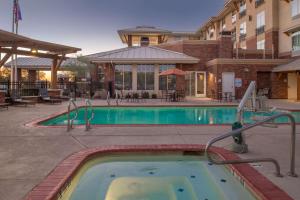 Bassein majutusasutuses Hilton Garden Inn Yuma Pivot Point või selle lähedal