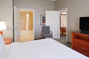 Televiisor ja/või meelelahutuskeskus majutusasutuses Hilton Garden Inn Yuma Pivot Point