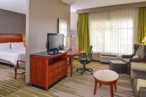 Televiisor ja/või meelelahutuskeskus majutusasutuses Hilton Garden Inn Yuma Pivot Point