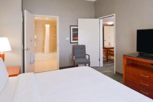 Televiisor ja/või meelelahutuskeskus majutusasutuses Hilton Garden Inn Yuma Pivot Point