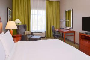 Televiisor ja/või meelelahutuskeskus majutusasutuses Hilton Garden Inn Yuma Pivot Point