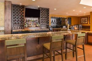 Sohvabaar või baar majutusasutuses Hilton Garden Inn Yuma Pivot Point