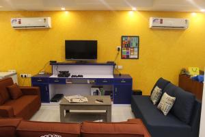 TV i/ili multimedijalni sistem u objektu Joey's Hostel Delhi - 20 mins from Railway Station