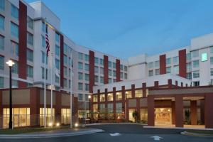 eine Darstellung der Vorderseite eines Hotels in der Unterkunft Embassy Suites Charlotte/Ayrsley in Charlotte