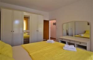 Postel nebo postele na pokoji v ubytování Apartments Fabijanić