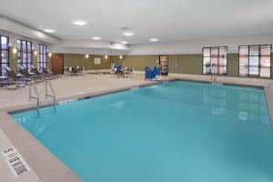 a large pool with blue water in a hotel room at Hampton Inn & Suites Munster in Munster