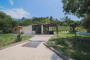 a small cabin with a porch in a field at Maison du Riou, meublé de tourisme 3 etoiles vue sur colline avec piscine in Roquevaire