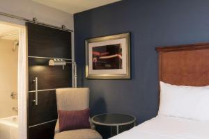 Postel nebo postele na pokoji v ubytování DoubleTree by Hilton Schenectady