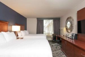 Postel nebo postele na pokoji v ubytování DoubleTree by Hilton Schenectady