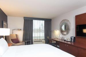 Postel nebo postele na pokoji v ubytování DoubleTree by Hilton Schenectady