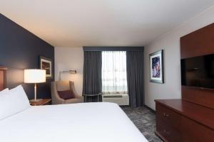 Postel nebo postele na pokoji v ubytování DoubleTree by Hilton Schenectady