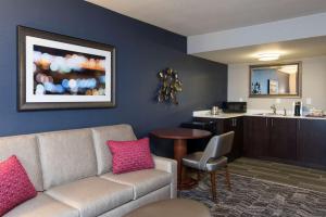 Kuchyň nebo kuchyňský kout v ubytování DoubleTree by Hilton Schenectady