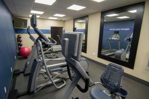 Fitness centrum a/nebo fitness zařízení v ubytování Hampton Inn Summersville