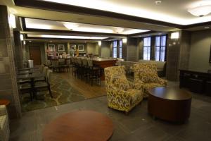 a restaurant with chairs and tables and a bar at Hampton Inn Warsaw in Warsaw