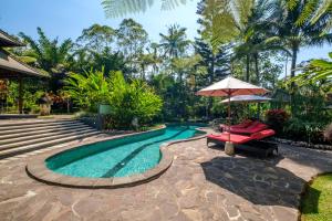 Poolen vid eller i närheten av Puri Naga Toya Bali -Escape with Style for Families