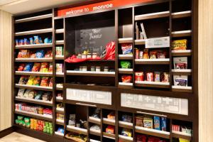 酒店内部或周边的超市或其他商店