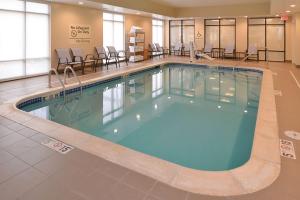 a large swimming pool in a hotel lobby at Hampton Inn Omaha Midtown-Aksarben in Omaha