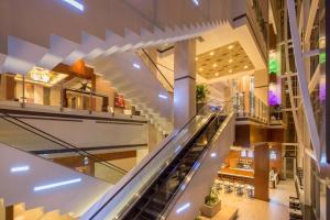 an image of an escalator in a building at Hilton Norfolk The Main in Norfolk