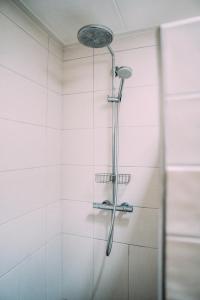 a shower with a shower head in a bathroom at Huis aan de Haven in Lemmer