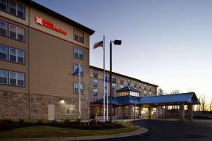 an exterior view of a hotel with a flag at Hilton Garden Inn Roanoke in Roanoke
