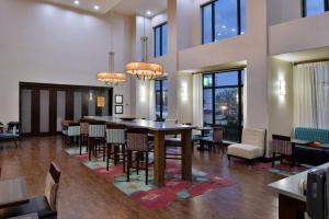 Posezení v ubytování Hampton Inn and Suites Hutto