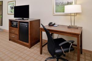 TV a/nebo společenská místnost v ubytování Hampton Inn and Suites Hutto