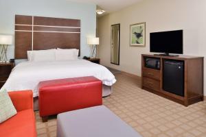 TV a/nebo společenská místnost v ubytování Hampton Inn and Suites Hutto