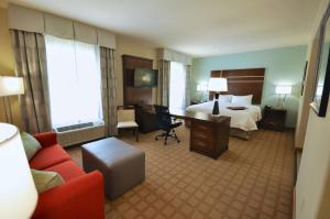 Postel nebo postele na pokoji v ubytování Hampton Inn and Suites Hutto