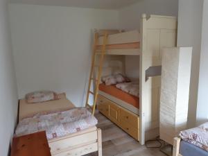 Postel nebo postele na pokoji v ubytování U Koupaliště