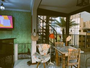 Posezení v ubytování Triplex Astúrias - Guarujá