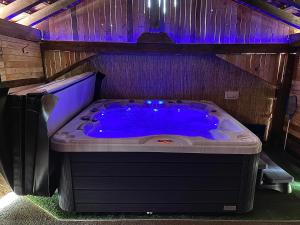 Zdjęcie z galerii obiektu L’appartement du Fayé avec jacuzzi privé w mieście Étueffont-Bas