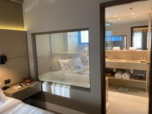 Postel nebo postele na pokoji v ubytování Golden Tulip São José dos Campos