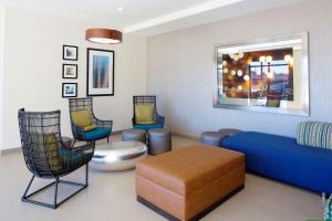 Posezení v ubytování Longview Hilton Garden Inn