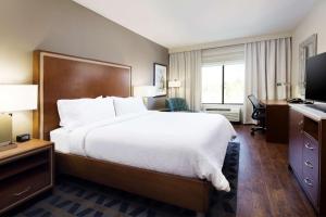 TV a/nebo společenská místnost v ubytování Longview Hilton Garden Inn