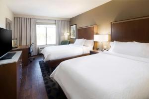 Postel nebo postele na pokoji v ubytování Longview Hilton Garden Inn