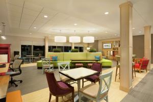Posezení v ubytování Home2 Suites by Hilton Minneapolis Bloomington