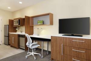Kuchyň nebo kuchyňský kout v ubytování Home2 Suites by Hilton Minneapolis Bloomington