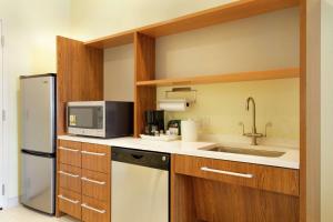 Kuchyň nebo kuchyňský kout v ubytování Home2 Suites by Hilton Minneapolis Bloomington