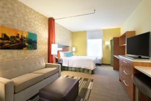 TV a/nebo společenská místnost v ubytování Home2 Suites by Hilton Minneapolis Bloomington