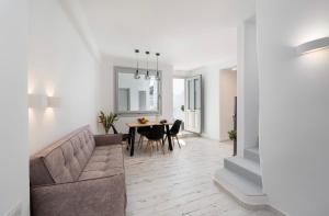 Khu vực ghế ngồi tại Avenoir Luxury Cave Villa 2 bedroom