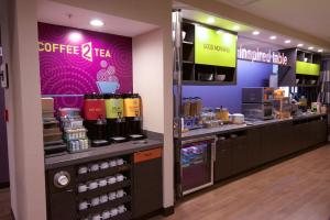 湖城希尔顿欣庭套房酒店的咖啡和沏茶工具