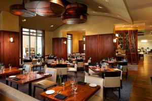 Restaurace v ubytování Hilton Grand Vacations Club Las Palmeras Orlando
