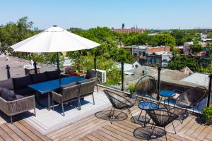 Balkón nebo terasa v ubytování Parc Avenue Hostel