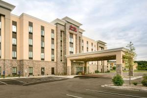 a rendering of the front of a hotel at Hampton Inn & Suites-Hudson Wisconsin in Hudson