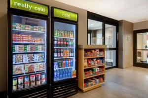 Supermarket nebo jiné obchody v  hotelu nebo okolí